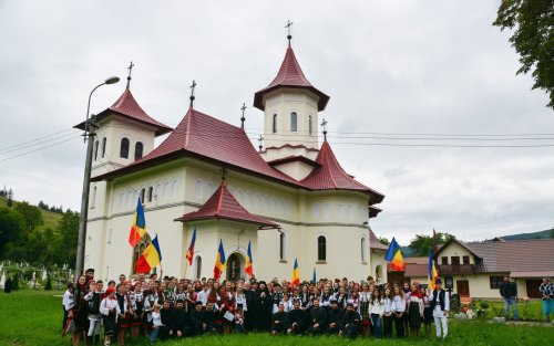 Tinerii, între credință și provocările lumii moderne