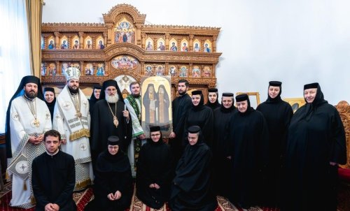Liturghie arhierească la paraclisul Reședinței arhiepiscopale din Roman
