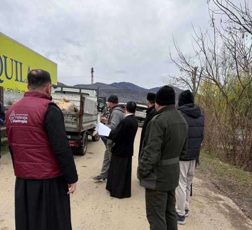 Lemne de foc pentru 50 de bătrâni vulnerabili din Prahova