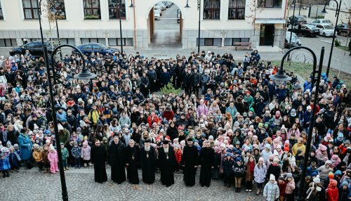 Daruri de Crăciun pentru copii şi tineri colindători