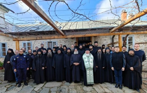 Pomenirea unui stareț român la Chilia „Sfântul Ipatie” din Muntele Athos