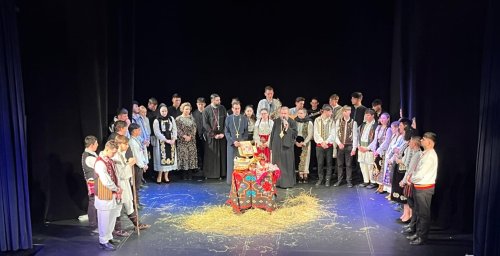 Spectacolul „Vin colindătorii” la Palatul Cultural din Reșița