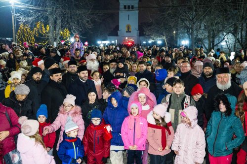 Veșnicul Dumnezeu coboară în timp și își asumă firea noastră umană