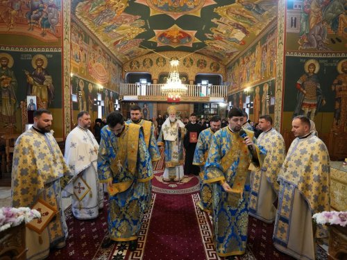 Slujire arhierească la o biserică din orașul Slobozia