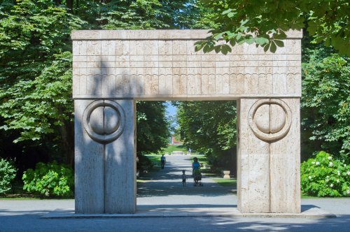 Brâncuși și Nadia Comăneci, omagiaţi în 2026