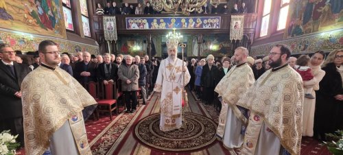 Liturghie arhierească la Biserica „Sfinții Apostoli Petru și Pavel” din Luduș, judeţul Mureş