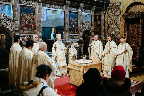 Parastas pentru Episcopul Nicolae Ivan și Mitropolitul Bartolomeu Anania