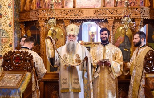 Popas de rugăciune la Mănăstirea Arnota din Vâlcea