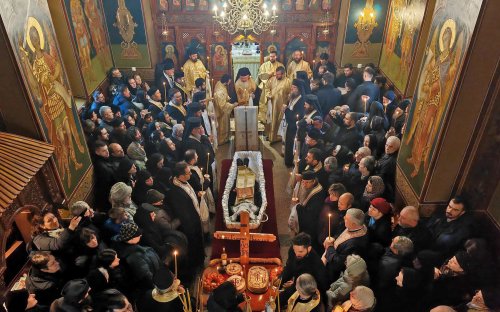 O viață lungă închinată lui Dumnezeu, sfinților şi pelerinilor - arhimandritul Climent Haralamb 