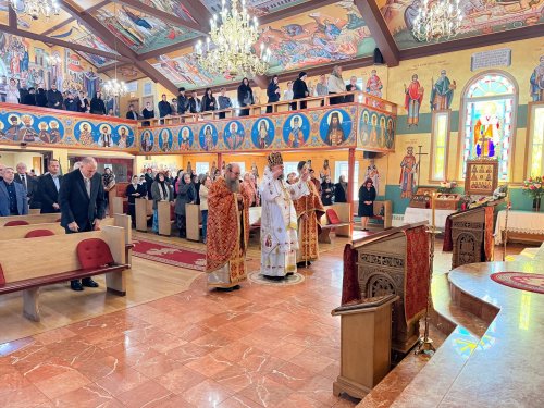 Lansare de carte și slujire arhierească la Chicago