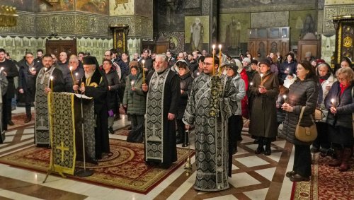Rugăciune de seară la Catedrala Arhiepiscopală din Galaţi