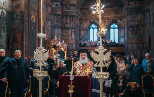 Rugăciuni la începutul Postului Mare la Catedrala Arhiepiscopală din Roman