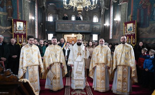 Slujirile ierarhilor hunedoreni în Duminica Izgonirii lui Adam din Rai