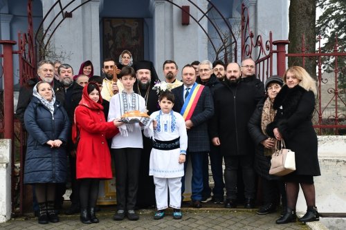 Vizită arhierească în Parohia Slatina Nera