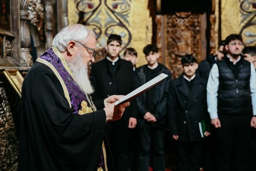 Credincioși uniți în rugăciune la Catedrala din Cluj‑Napoca