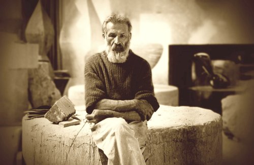 Între piatră, dor și lumină - Brâncuși, Biserica și misiunea românească în lume