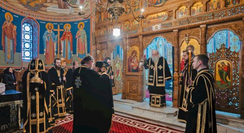 Liturghia Darurilor săvârșită de Arhiepiscopul Sucevei și Rădăuților