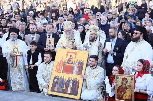 Procesiune la Catedrala Episcopală „Sfânta Treime”, Baia Mare