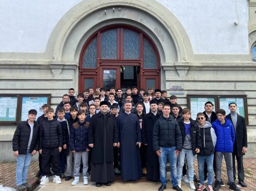 Elevi vrânceni în vizită la Seminarul Teologic din Buzau