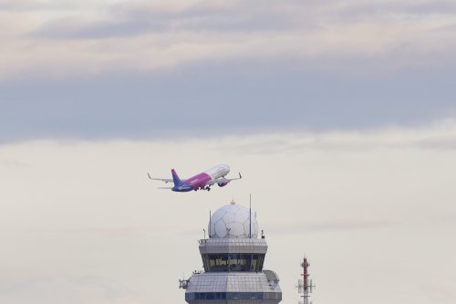 Anumite zboruri suspendate până în 7 martie