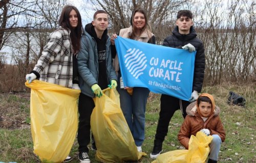 Acțiune de ecologizare pe Olt
