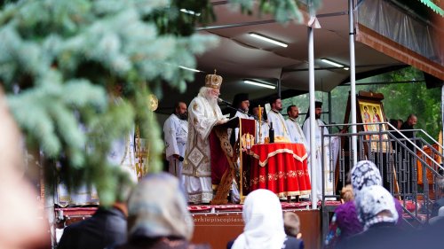 Parastas pentru mamele creștine, oficiat în toate parohiile Arhiepiscopiei Sucevei și Rădăuților