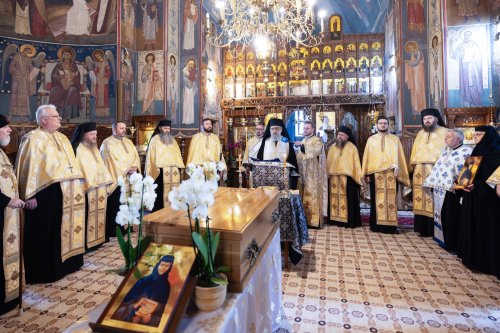 Au fost deshumate moaștele Sfintei Cuvioase Filotimia de la Râmeț