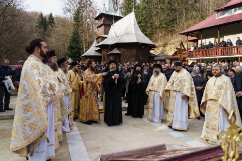 „Mănăstirea Eroilor” din Brusturi are un nou stareț