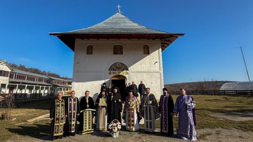 Liturghie arhierească la Mănăstirea Plopana