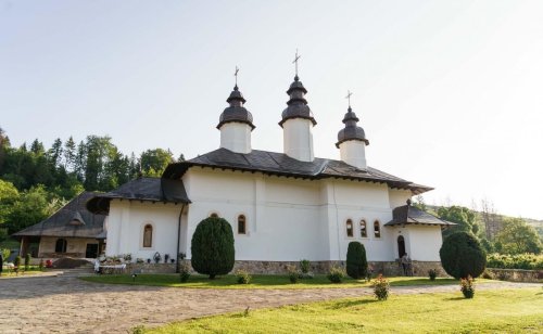 Mănăstirea Almaș construiește un Altar de vară