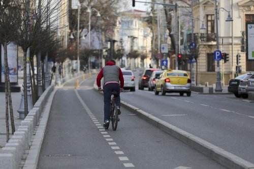 AIE: 10 măsuri de reducere a consumului de carburanți