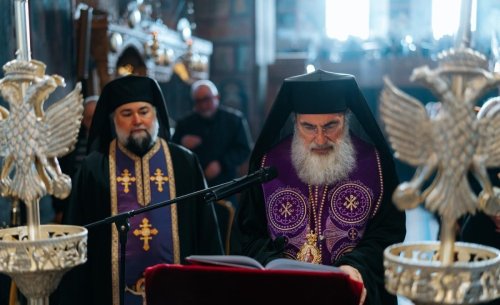 Popas de rugăciune la Catedrala Arhiepiscopală din Roman