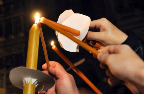 Pregătiri pentru aducerea Luminii sfinte de la Ierusalim