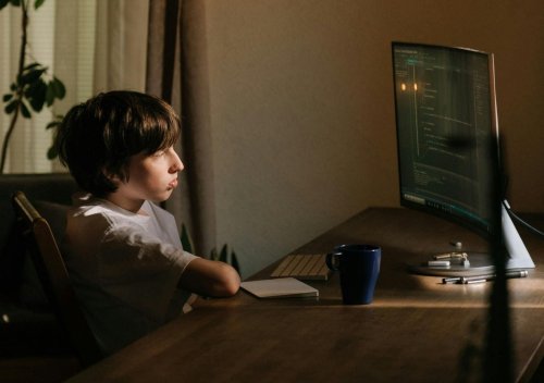 Prevenirea adicţiilor prin voluntariat şi activităţi extracurriculare