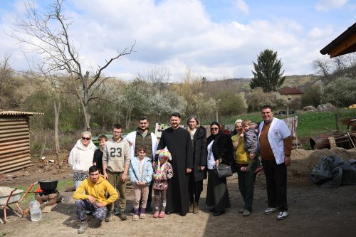 Familii din Prahova ajutate de voluntarii bucureșteni
