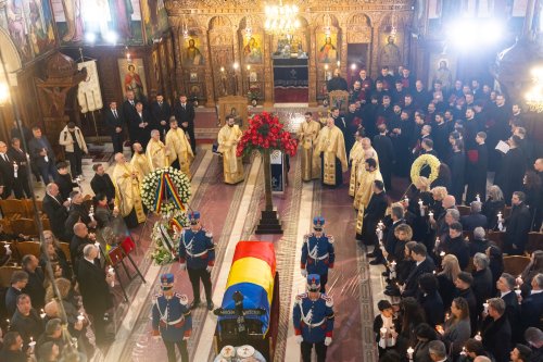 Mircea Lucescu a fost condus pe ultimul drum