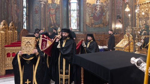 Slujba Vecerniei scoaterii Sfântului Epitaf la Catedrala Patriarhală