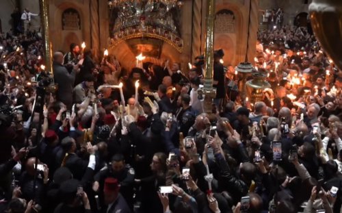 S‑a coborât Sfânta Lumină la Ierusalim