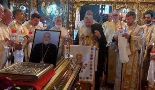 Comunitatea din Slobozia, Onești, și-a condus păstorul pe ultimul drum pământesc