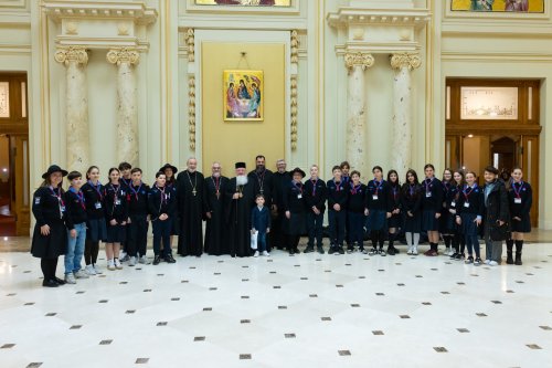 Cercetași români din Franța, în vizită la Patriarhia Română