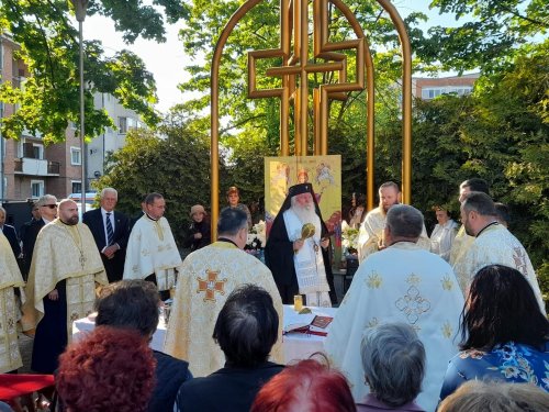 Mitropolitul Banatului a sfințit apa la troița unei parohii din Lugoj