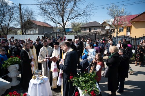 Troiță ridicată în memoria mamelor cu mulți copii