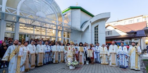 Ierarh, preoți și credincioși în rugăciune la Biserica „Sfântul Gheorghe” din Bacău