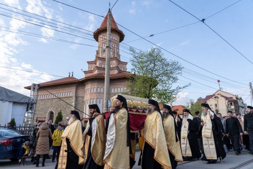 Sfântul Cuvios Cleopa de la Sihăstria, purtat în procesiune la Botoșani