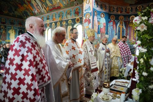 Liturghie arhierească la schitul din Veştem, judeţul Sibiu