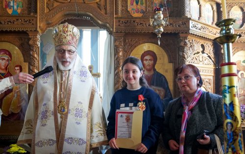 Distincție pentru o elevă cu rezultate remarcabile din Pitești