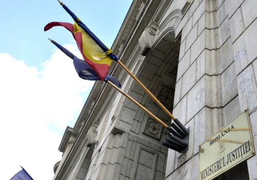 Interimate la șase ministere