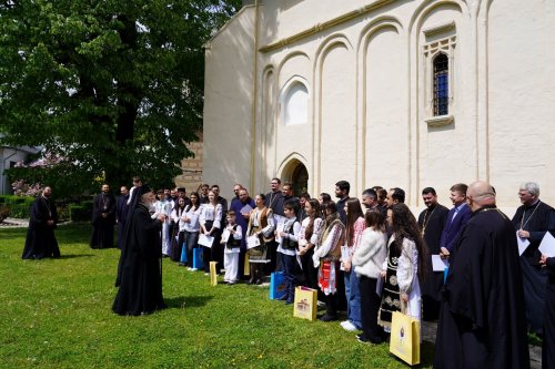 Premierea tinerilor misionari la Mănăstirea Stelea din Târgoviște