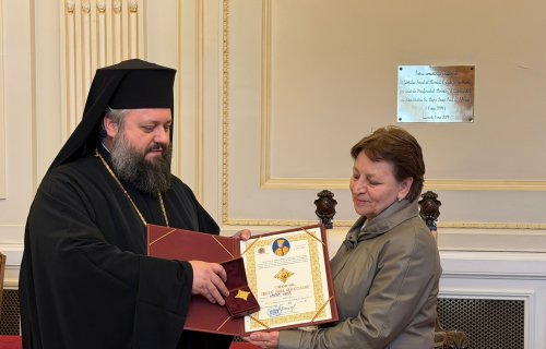 Ordinul „Crucea Maria Brâncoveanu” pentru o ostenitoare din Administrația Patriarhală