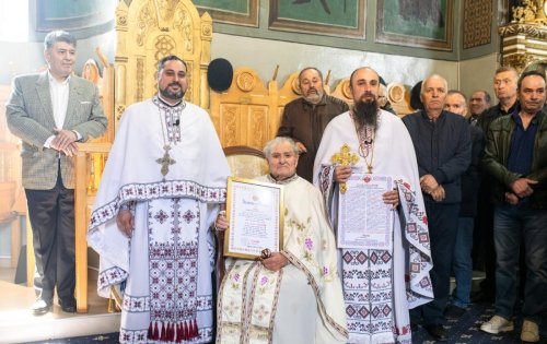 Părintele Vasile Ardeleanu din Roman, sărbătorit la împlinirea vârstei de 100 de ani